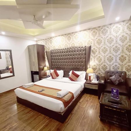 Hotel Waterfall Paschim Vihar Delhi Exteriér fotografie