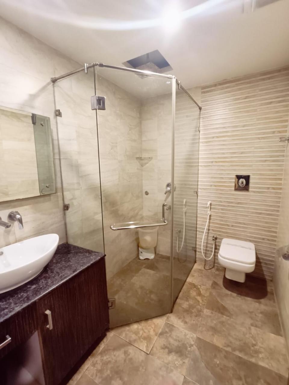 Hotel Waterfall Paschim Vihar Delhi Exteriér fotografie