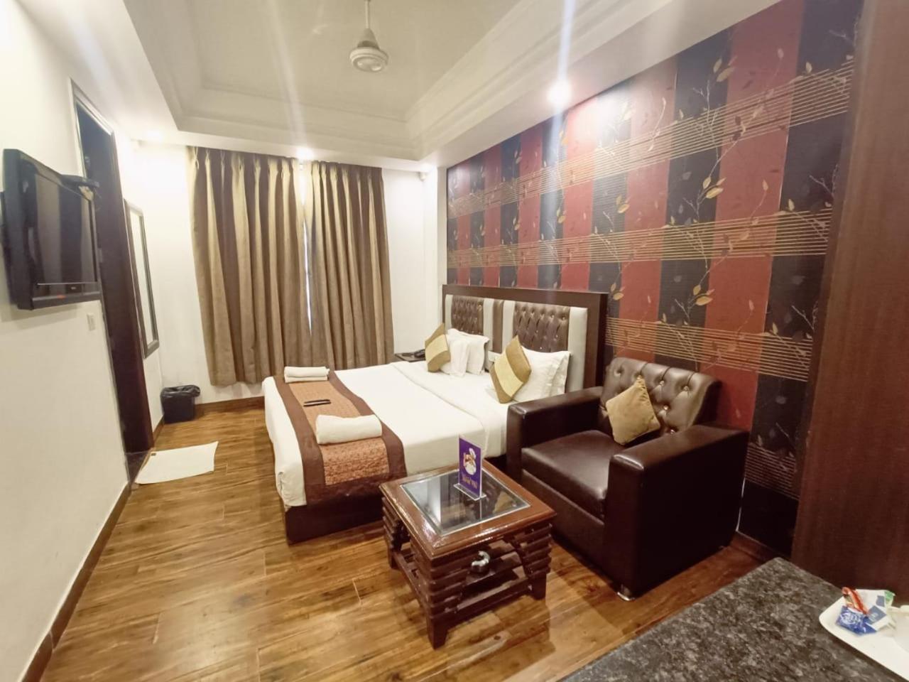Hotel Waterfall Paschim Vihar Delhi Exteriér fotografie