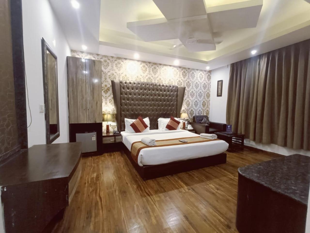 Hotel Waterfall Paschim Vihar Delhi Exteriér fotografie