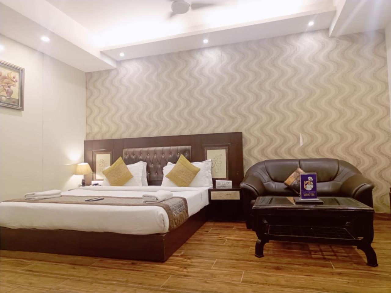 Hotel Waterfall Paschim Vihar Delhi Exteriér fotografie