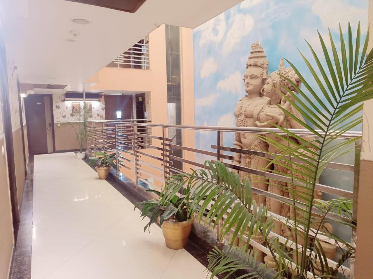 Hotel Waterfall Paschim Vihar Delhi Exteriér fotografie